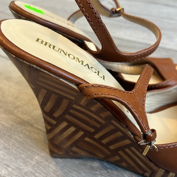 Bruno Magli made in Italy Brown leather Wedge embossed Sandals size 10.5 - Picture 3 of 11